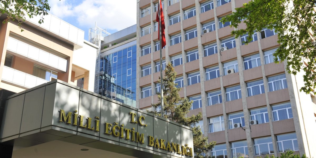 MEB harekete geçti! İzinsiz okullara giden öğrenciler tek tek tespit edilecek