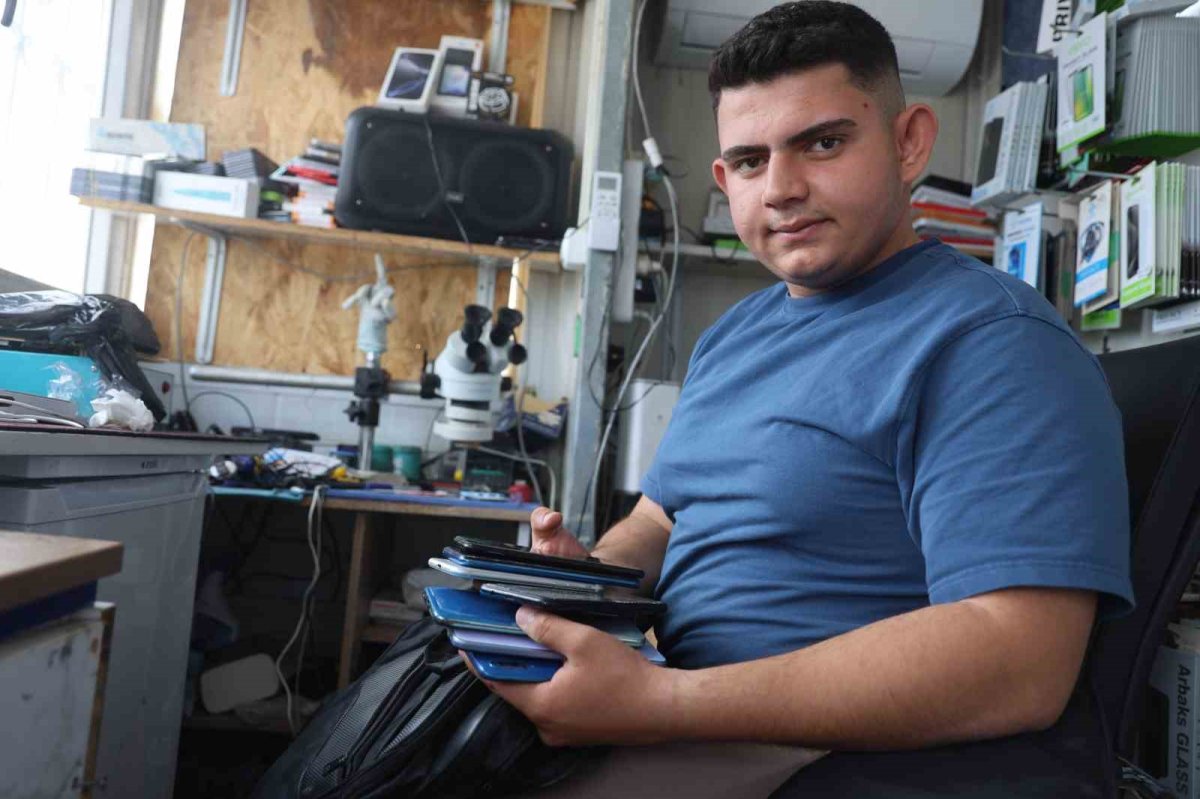 Sadece Sıfır Telefonları Al Diyen Hırsız Ve Çırağı Tutuklandı