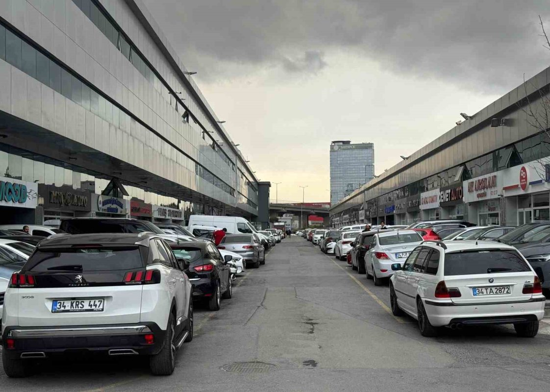 Hürmüz Boğazı Krizi İkinci El Otomobil Piyasasını Vurdu