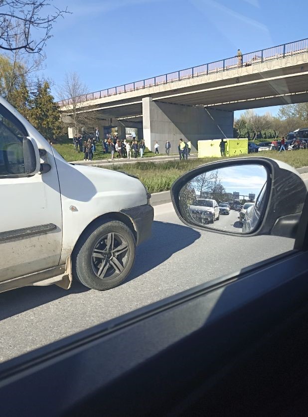 Çevre Yolunda İntihar Girişimi Trafiği Felç Etti