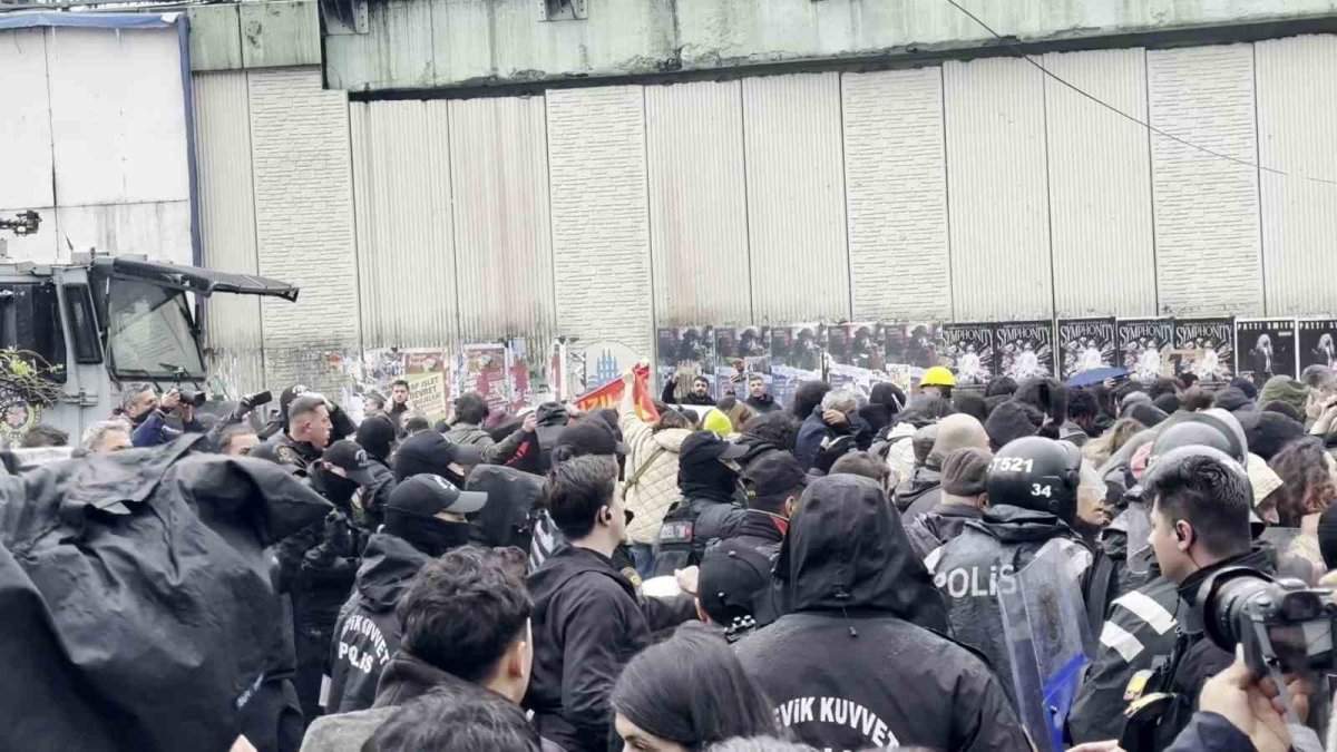 İstanbul Mecidiyeköy’de 1 Mayıs Yürüyüşüne Polis Müdahalesi