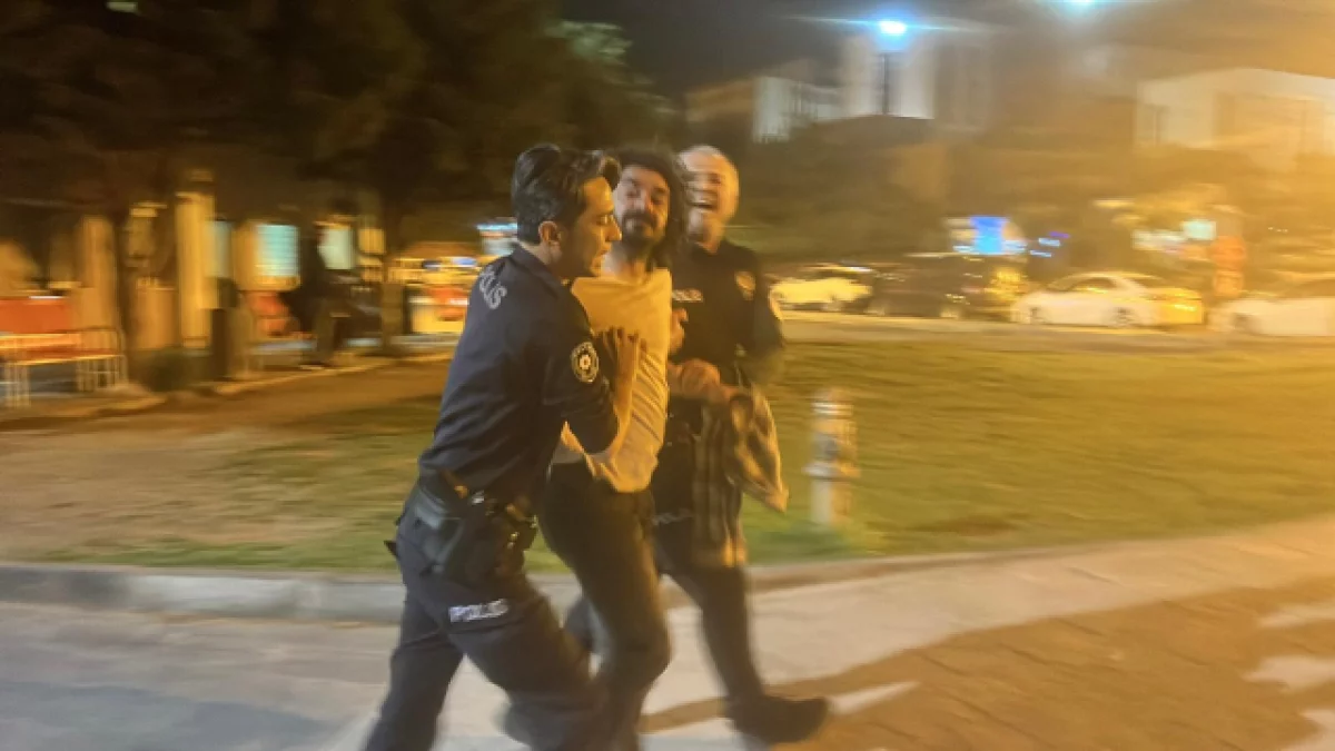 Sağlık Çalışanlarını Balkona Kilitleyip Bıçaklı Kavgaya Tutuştular