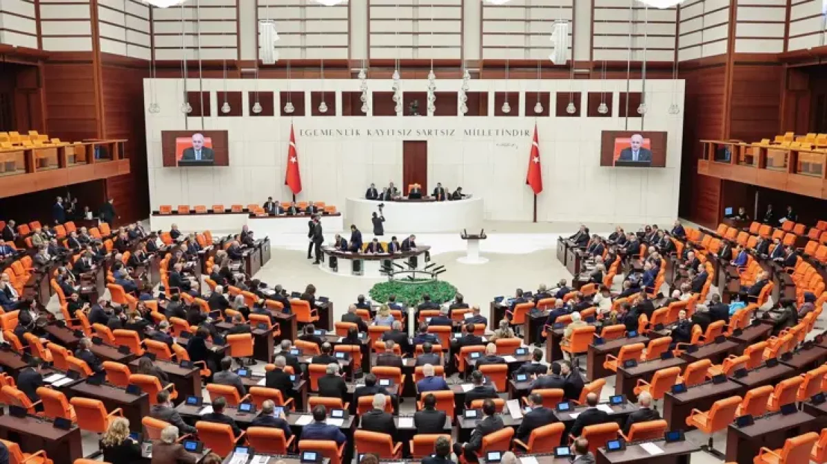 Türkiye Büyük Millet Meclisi’de Kritik Hafta: Fahiş Aidat Düzenlemesi ve Beton Cezası Gündemde