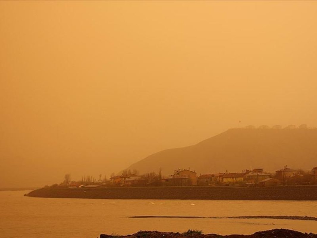 Çöl Tozu Alanya’da Gökyüzünü Turuncuya Boyadı