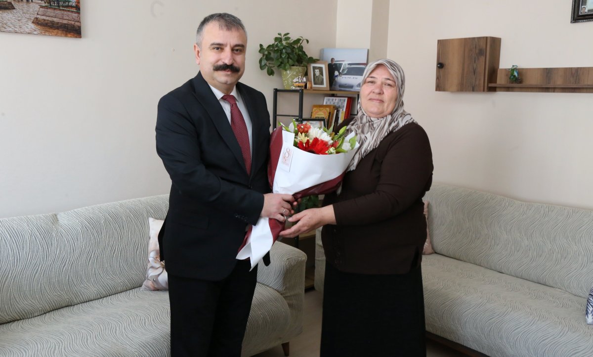 Kadın Gaziye Ve Şehit Annesine Anlamlı Ziyaret