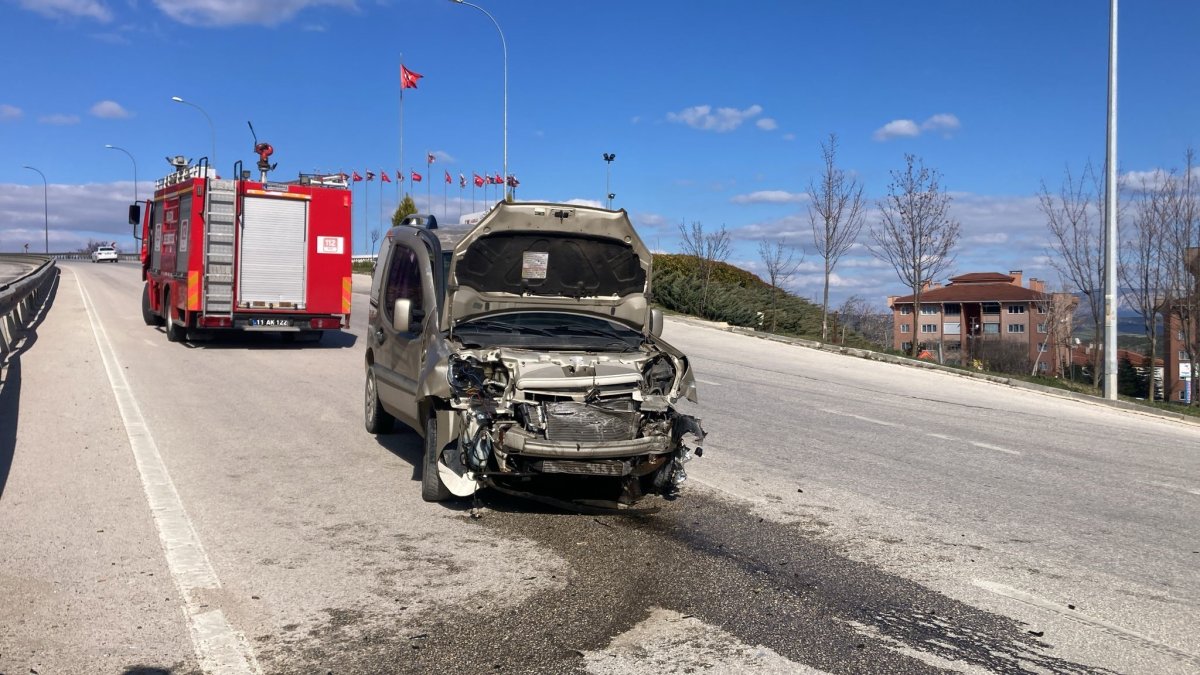 Kontrolden Çıkan Araç Refüje Çarptı