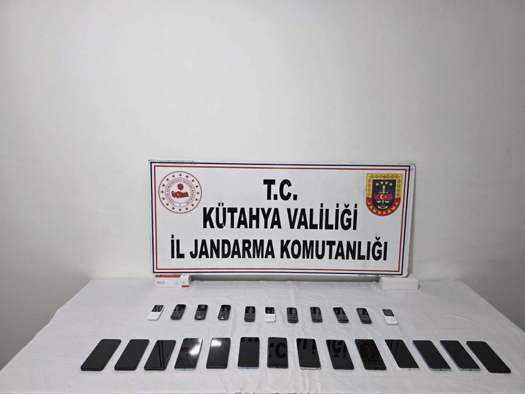 Kütahya’da kaçak telefon operasyonu: 29 telefon ele geçirildi