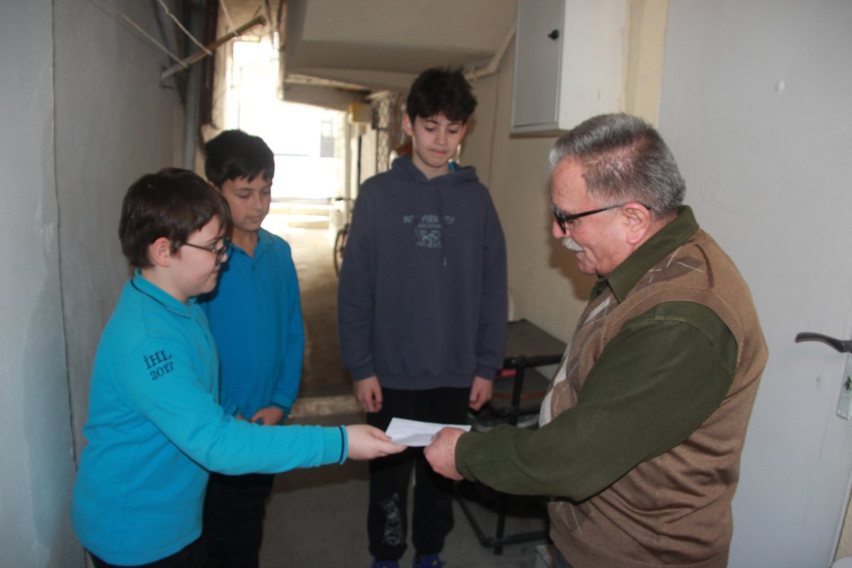 Harçlıklarını Biriktiren Öğrencilerden İhtiyaç Sahiplerine 18 Bin Liralık Destek