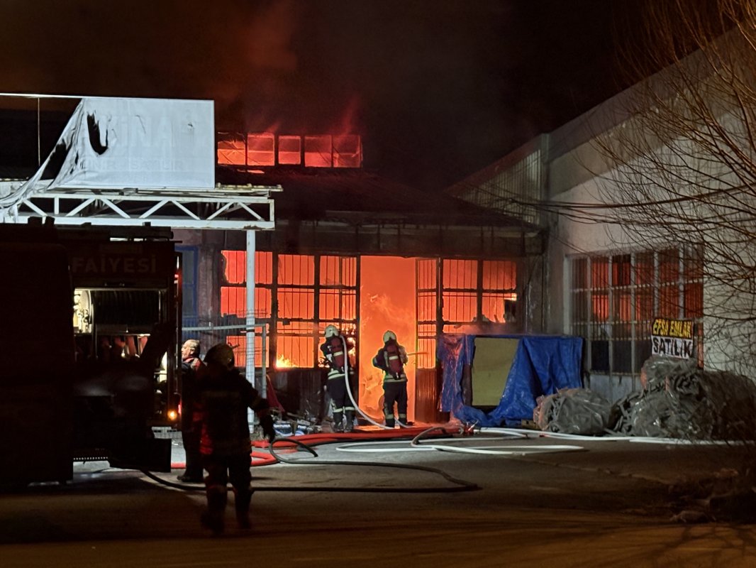 Kayseri’de Mobilya Atölyesi Alevlere Teslim Oldu