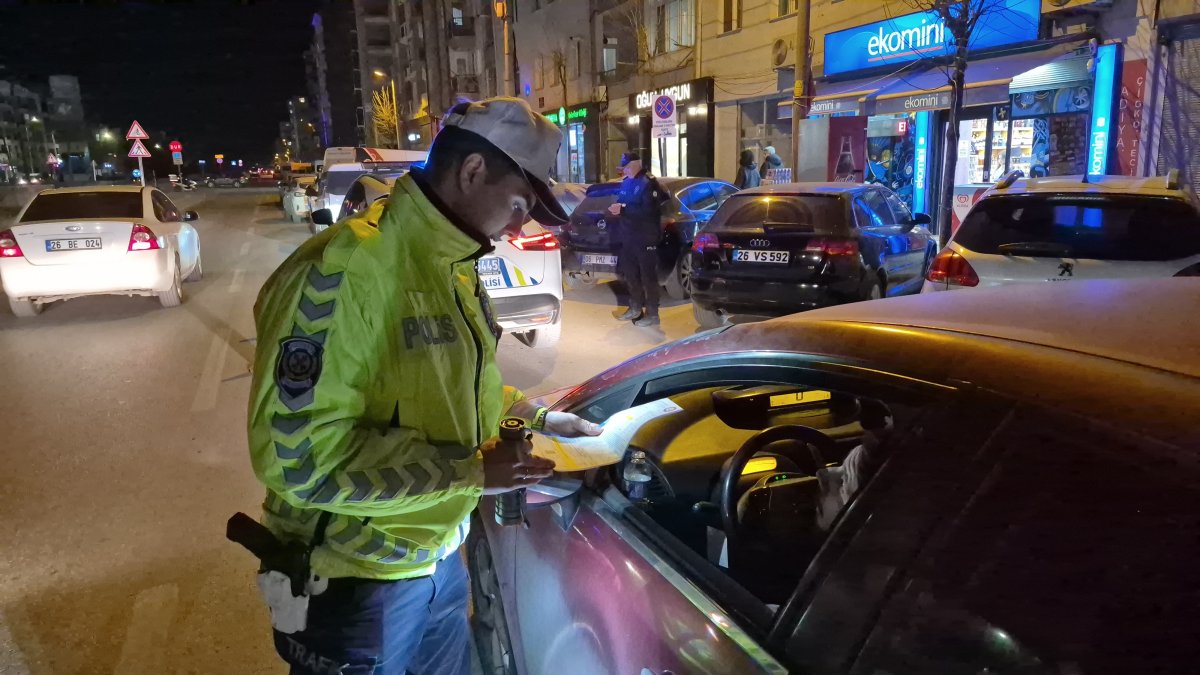 Eskişehir’de Polis Uygulamasında 328 Şahıs Ve 142 Araç Sorgulandı