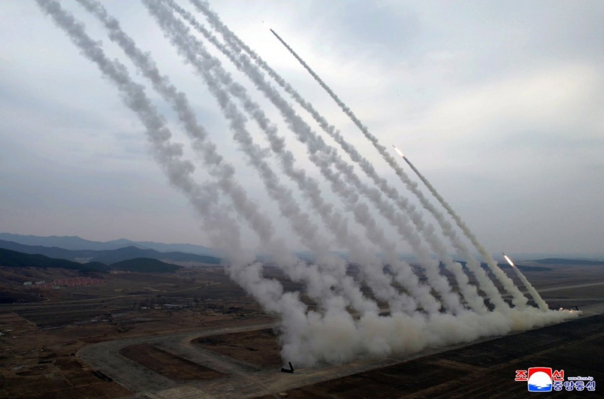Kuzey Kore Ultra Hassas Çoklu Roketatar Sistemini Test Etti