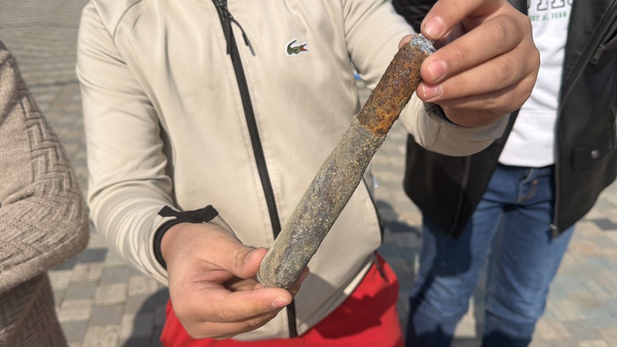 İznik Gölü Kıyısında Oynayan Çocuklar Top Mermisi Buldu