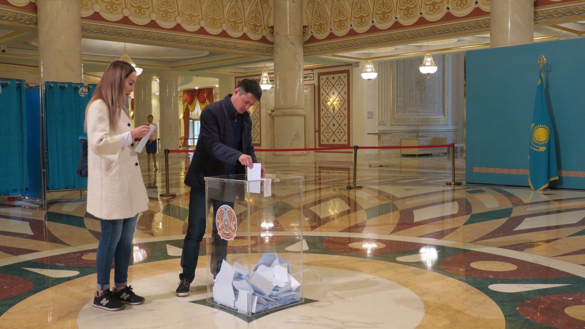Kazakistan’da Yeni Anayasa İçin Referandum Başladı