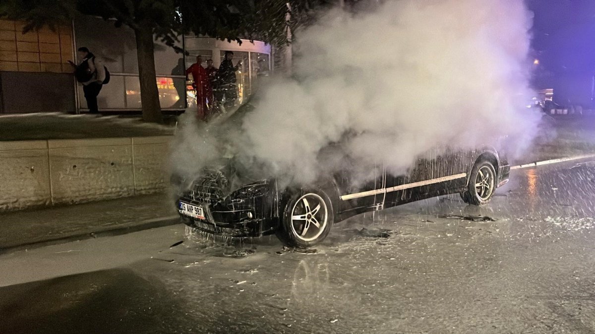 Eskişehir’de Seyir Halindeki Minibüs Alevlere Teslim Oldu