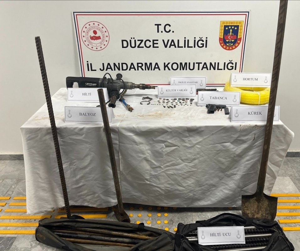 Düzce’de Kaçakçılık Operasyonu: 44 Tarihi Eser Ele Geçirildi