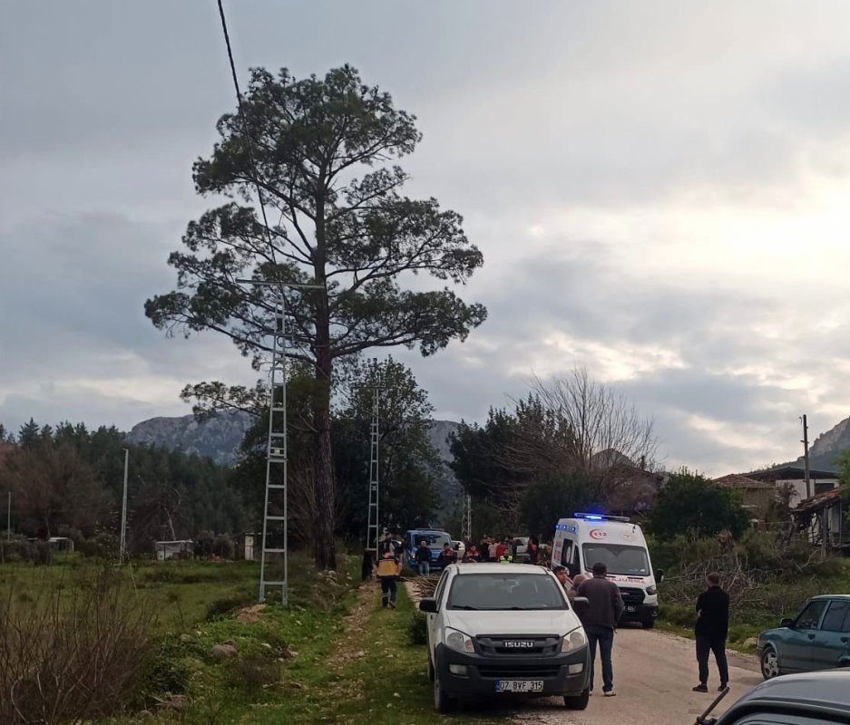 Antalya’da Kamyonet Kasasından Düşen Kadın Hayatını Kaybetti