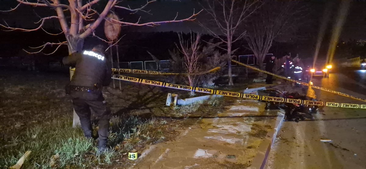 Aydınlatma Direğine Çarpan Genç Hayatını Kaybetti