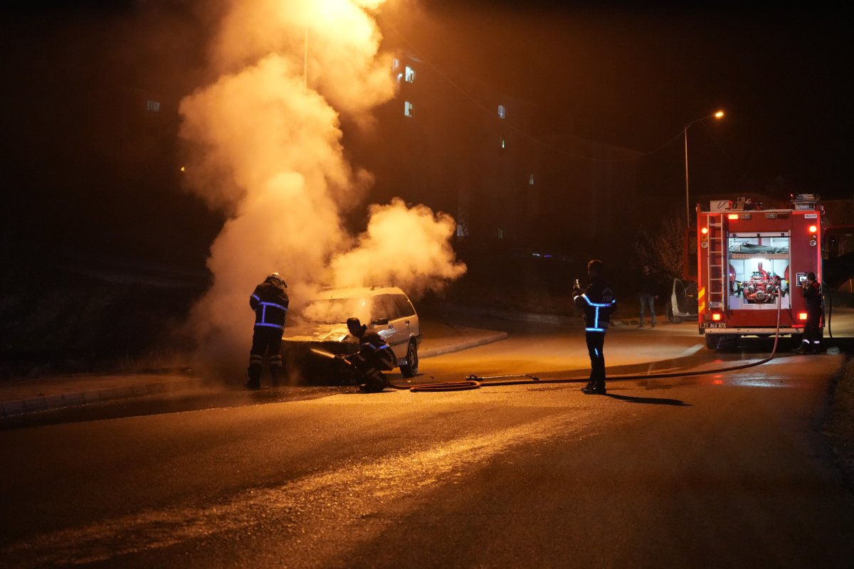 Bayram İçin Emanet Alınan Araç Alev Alev Yandı