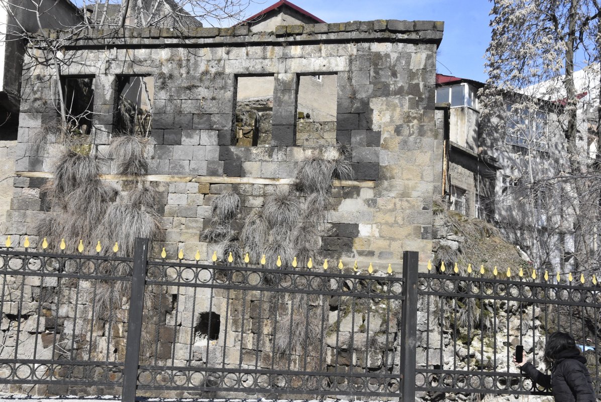 Bitlis’te Tarihi Evler Tehlike Saçıyor