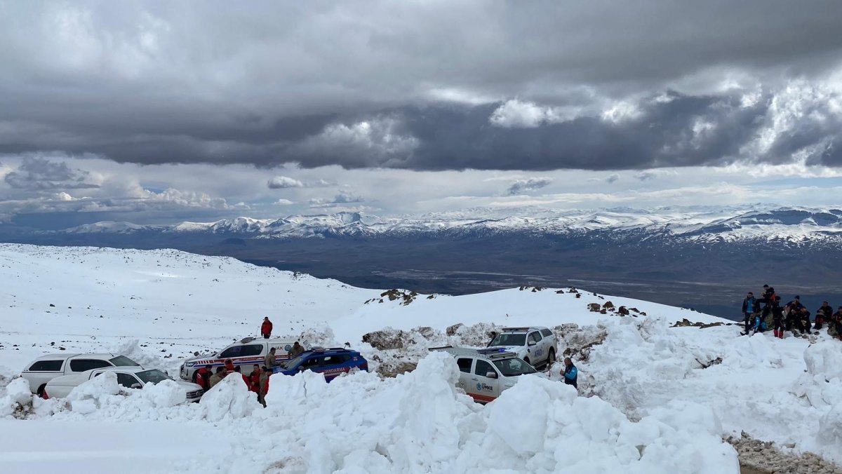 Ağrı Dağı’nda Kayıp Dağcı İçin Seferberlik