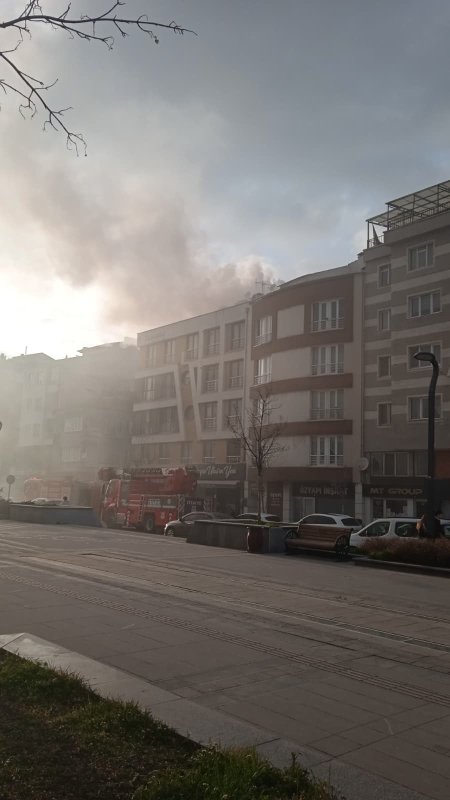 Bacada Çıkan Yangın Caddede Paniğe Neden Oldu