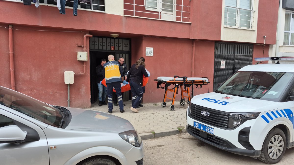 Eskişehir’de Evinde Düşen Yaşlı Kadın Dakikalarca Yardım Bekledi