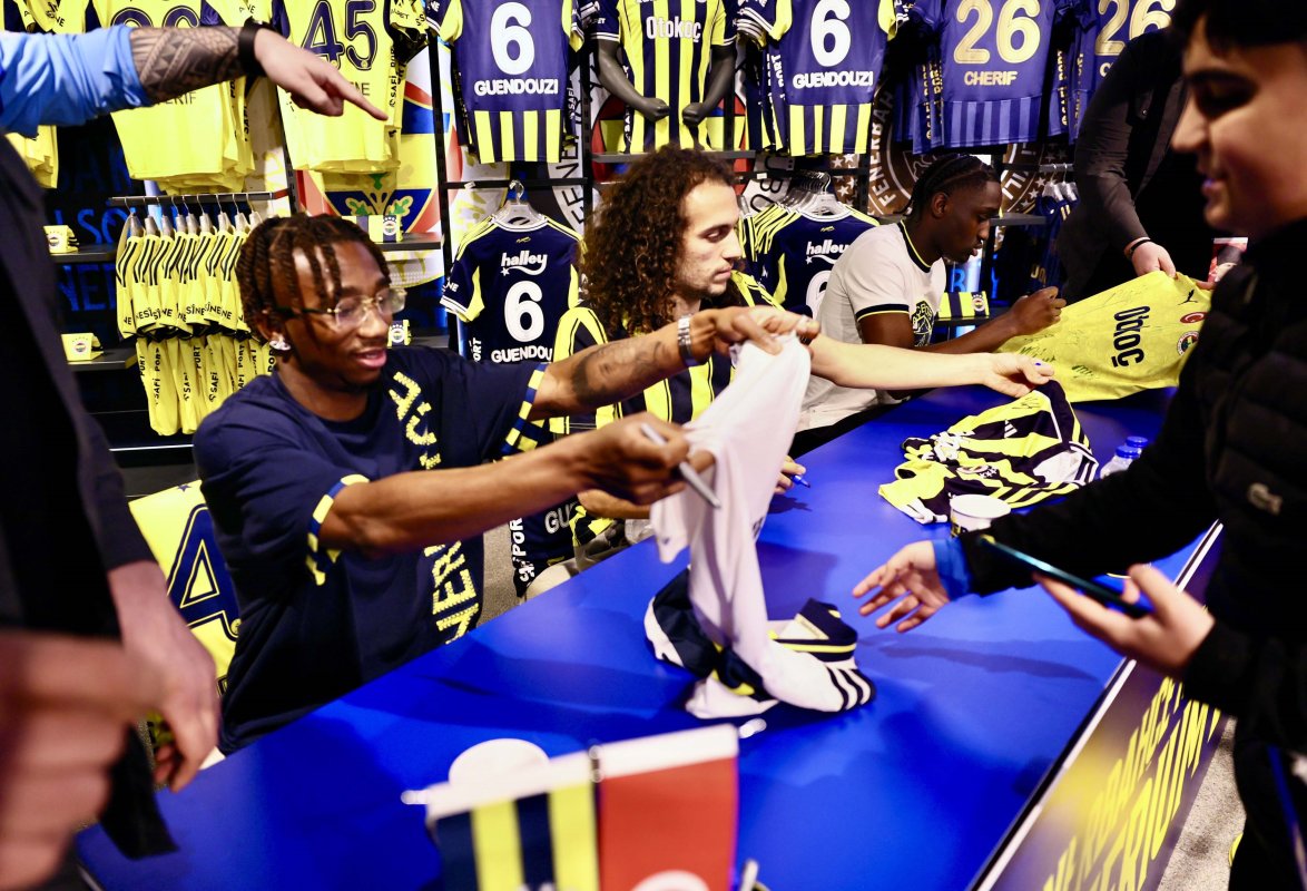 Fenerbahçeli Yıldızlar Taraftarlarla Buluştu