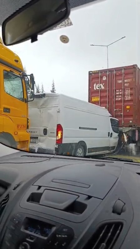 Eskişehir’de Zincirleme Kaza: 4 Araç Birbirine Girdi