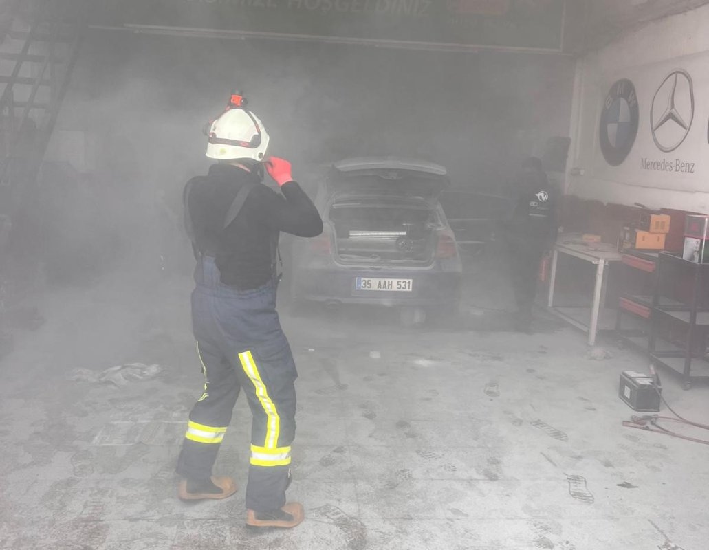 Van Oto Sanayisinde Otomobil Alev Alev Yandı