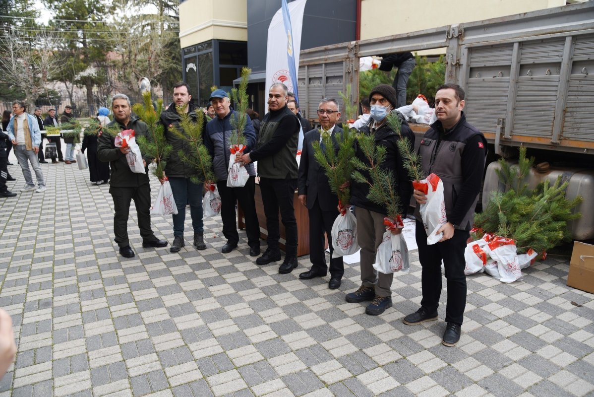 Eskişehir'de Ücretsiz Fidan Dağıtımı Başladı