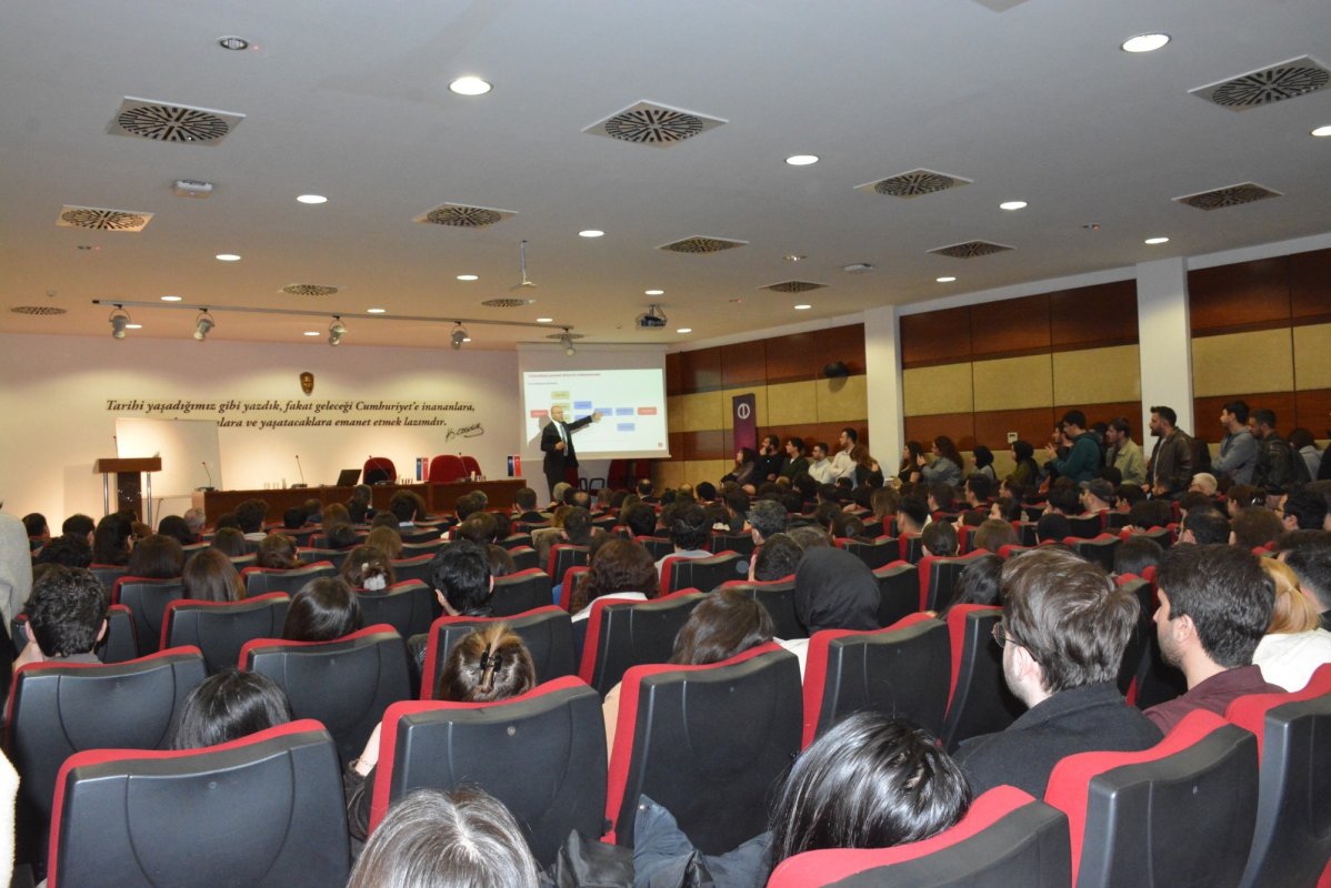 TCMB Başkan Yardımcısı Akçay: Enflasyonla Mücadelede Kritik Süreçteyiz