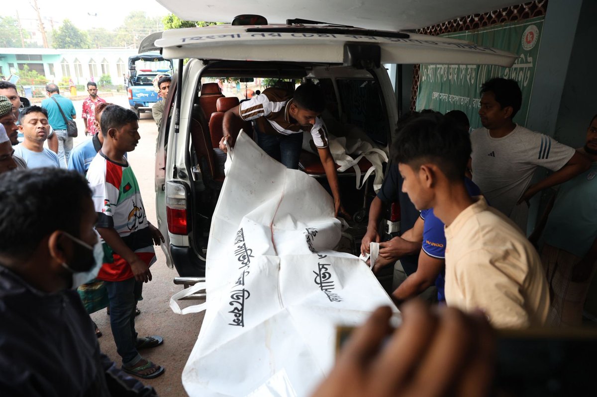 Bangladeş’te Facia: Yolcu Otobüsü Nehre Düştü, 24 Kişi Hayatını Kaybetti