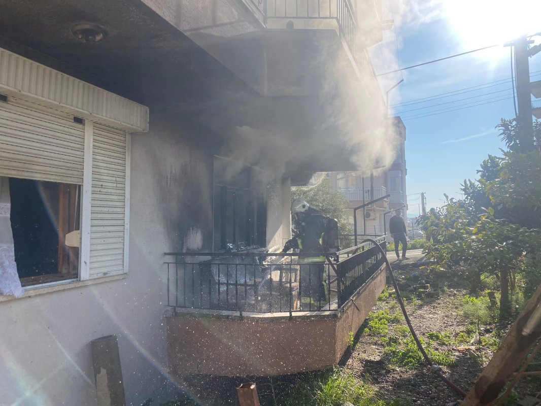 4 Yaşındaki Yeğenini Kurtarmak İsterken Yaralandı