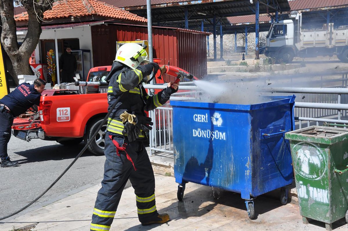 Çöp Konteyneri Alev Aldı, İtfaiye Söndürdü