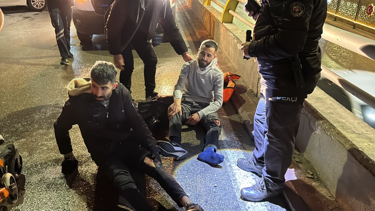 Motosiklet Otomobile Arkadan Çarptı 2 Kişi Yaralandı