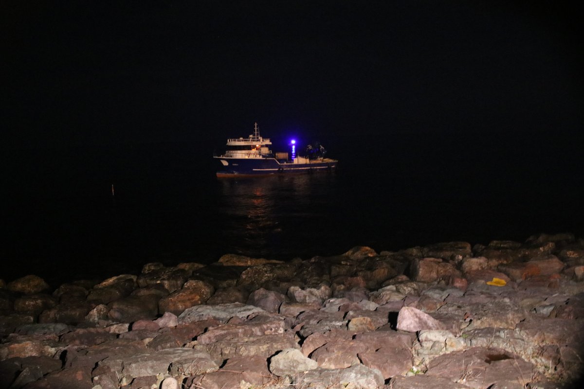 Rize’de Balıkçı Motoru Karaya Oturdu