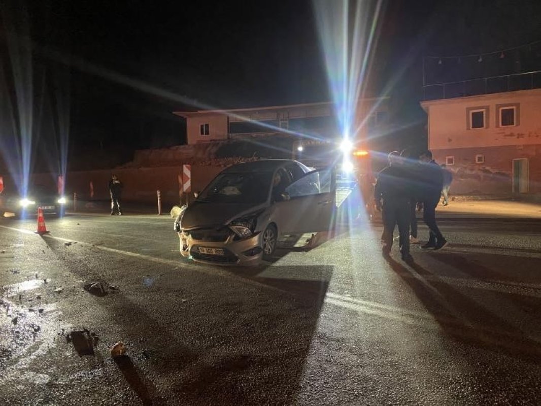 Çorum’da İki Otomobil Çarpıştı 6 Kişi Yaralandı