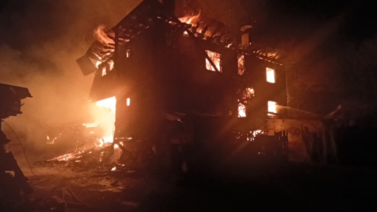 Kastamonu’da Yangın 2 Ev Ve Eklentileri Küle Çevirdi