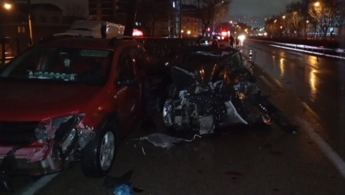 Bursa’da Zincirleme Kaza: Yardıma Koşan Sürücü De Yaralandı