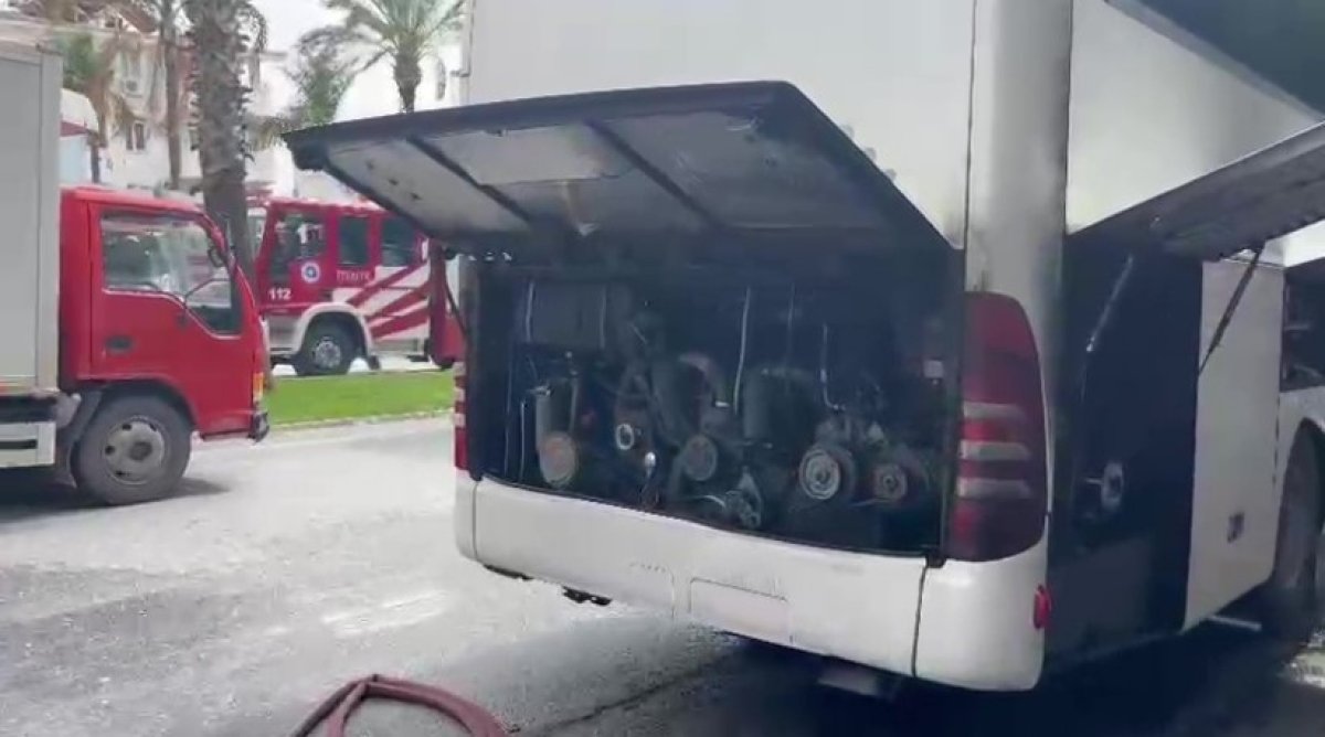 Manavgat’ta Park Halindeki Otobüste Yangın