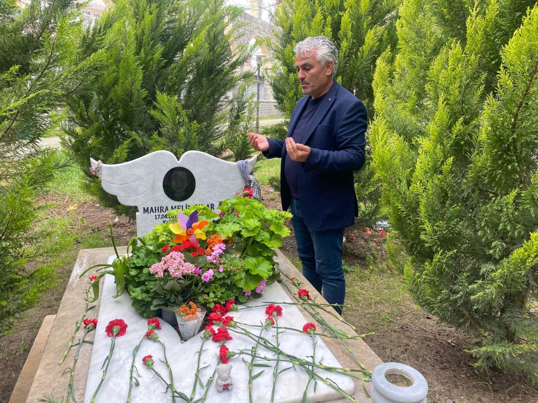 Mahra’nın Mezuniyetinde Gözyaşı: Hayalleri Yarım Kaldı