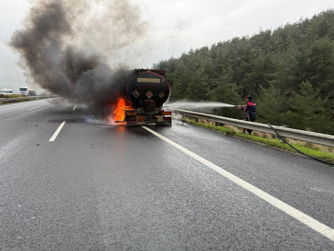 Osmaniye’de Akaryakıt Tankerinde Çıkan Yangın Söndürüldü
