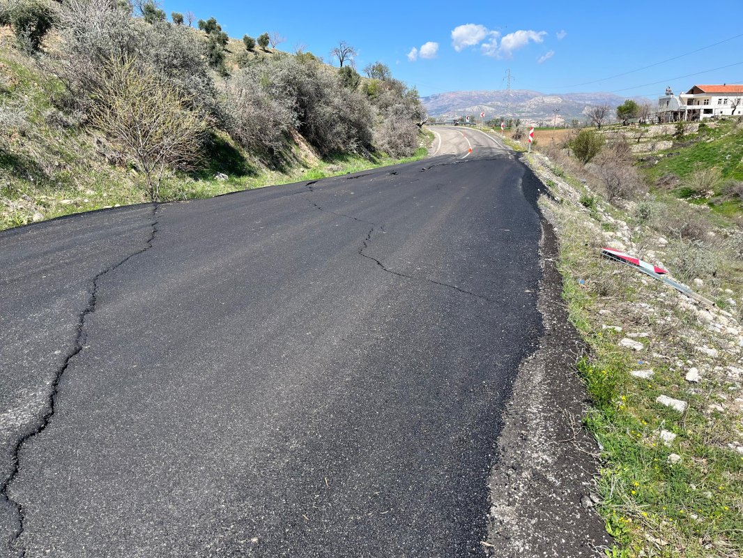 Adıyaman’da Çöken Yol Kazalara Davetiye Çıkarıyor