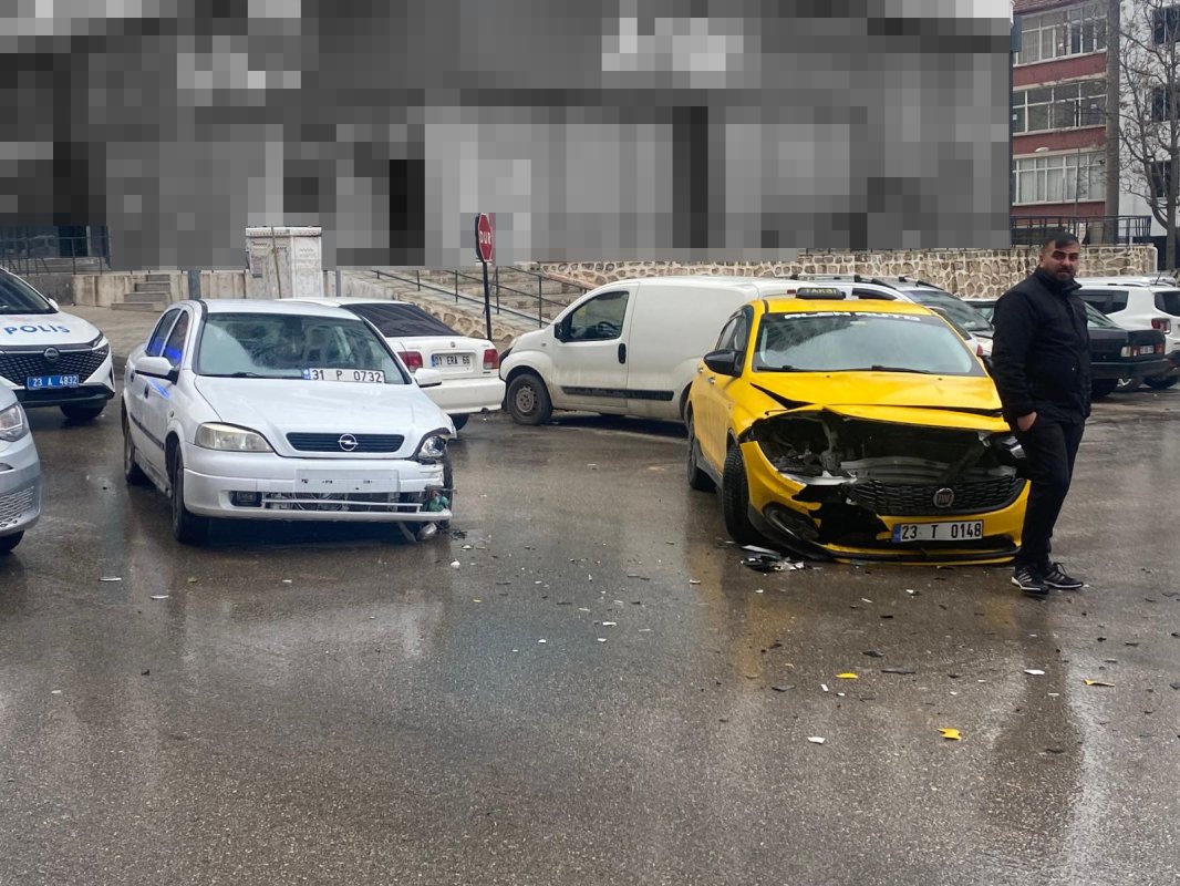Elazığ’da Trafik Kazası: 2 Yaralı