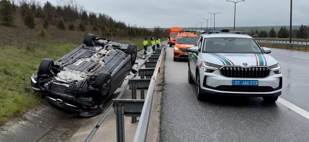 Takla Atan Otomobilden Yara Almadan Kurtuldular