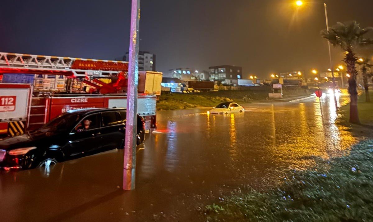 Cizre’de Selde Mahsur Kalan 3 Kişi Kurtarıldı