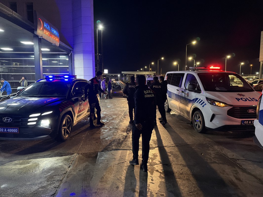 Yaralı Yakınları Hastanede Birbirine Girdi