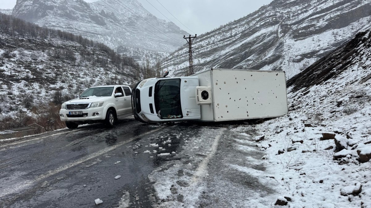 Şırnak’ta Kamyonet Devrildi: 1 Yaralı
