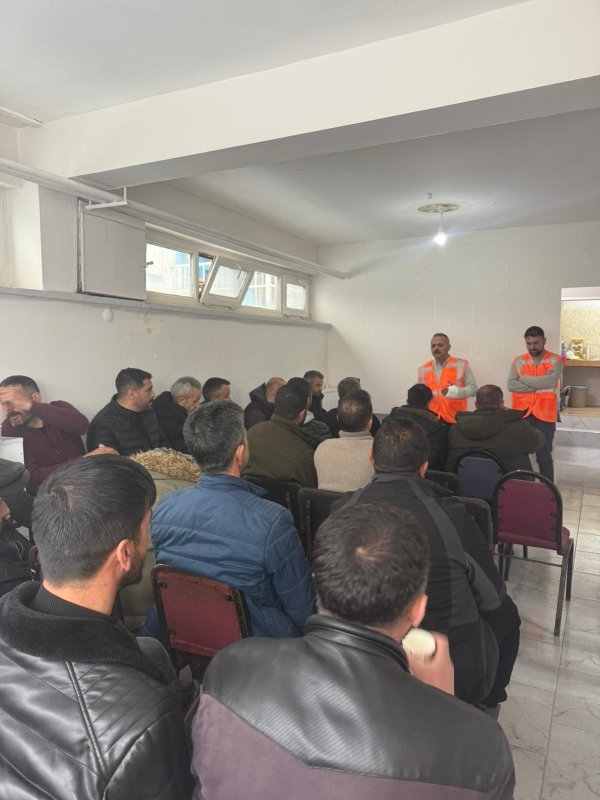 Karayazı Esnaf Derneğinden Örnek Dayanışma