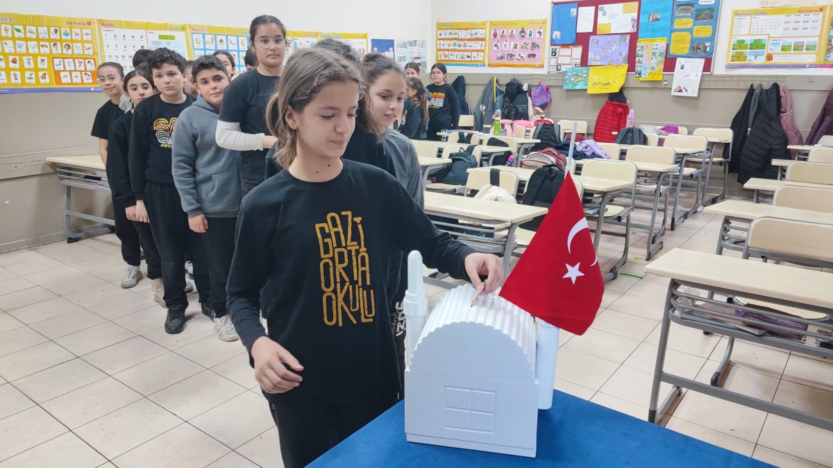 Adana’da Öğrencilerden Lösemili Çocuklara “İyilik” Kuyruğu